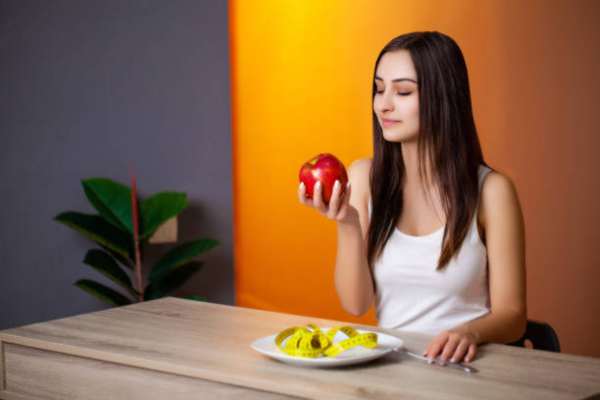 Practice Mindful Eating to Control Cravings