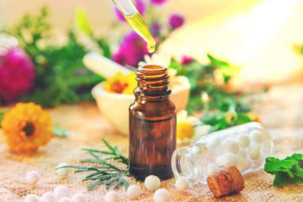 Using Essential Oils for Daily Oral Health Care